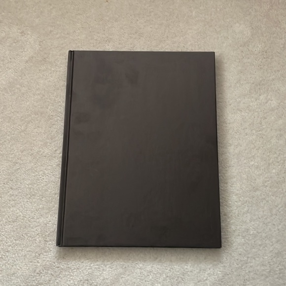 Beautiful coffee table book - Picture 2 of 9